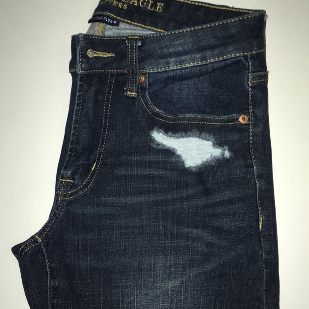 Men’s American Eagle extreme flex distress size 28